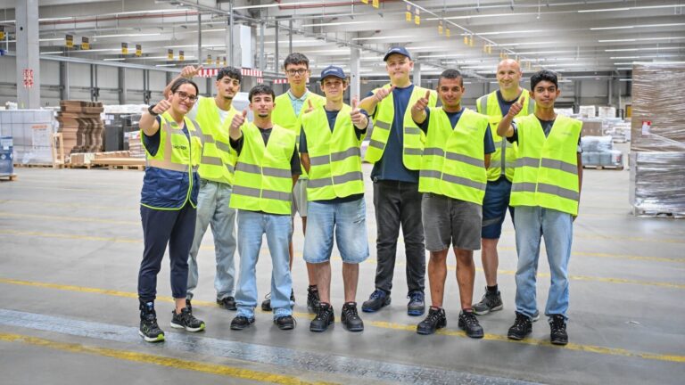 Nachwuchskräfte und Ausbildungsverantwortliche von Dachser am Head Office in Kempten