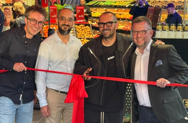 David Puentez im Penny Influencer-Markt im Club-Stil in Hamburg-Borgfelde