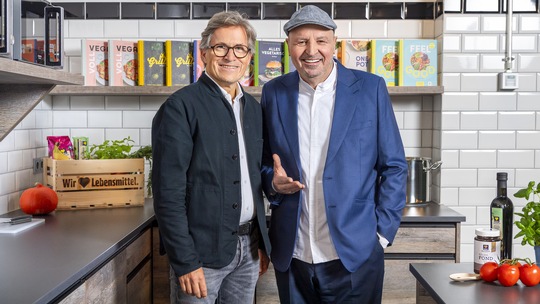 Pressemotiv zur Partnerschaft von Edeka und Johann Lafer für die Produktlinie Lafer Selection