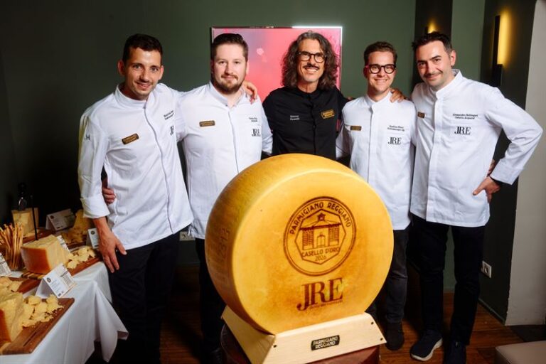 Parmigiano Reggiano bei einer Verkostung der Casello d’Oro Awards im Hamburger Restaurant Zeik